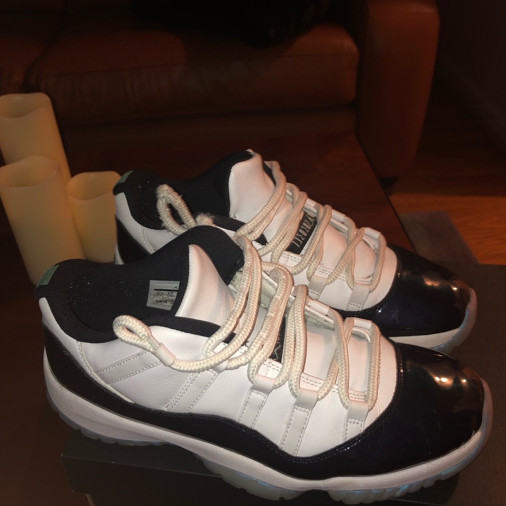 AIR JORDAN RETRO 11 EMERALD SIZE 10.5 BEST OFFER